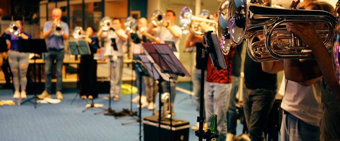 Muzikanten van het Jubal Legacy Project tijdens een repetitie