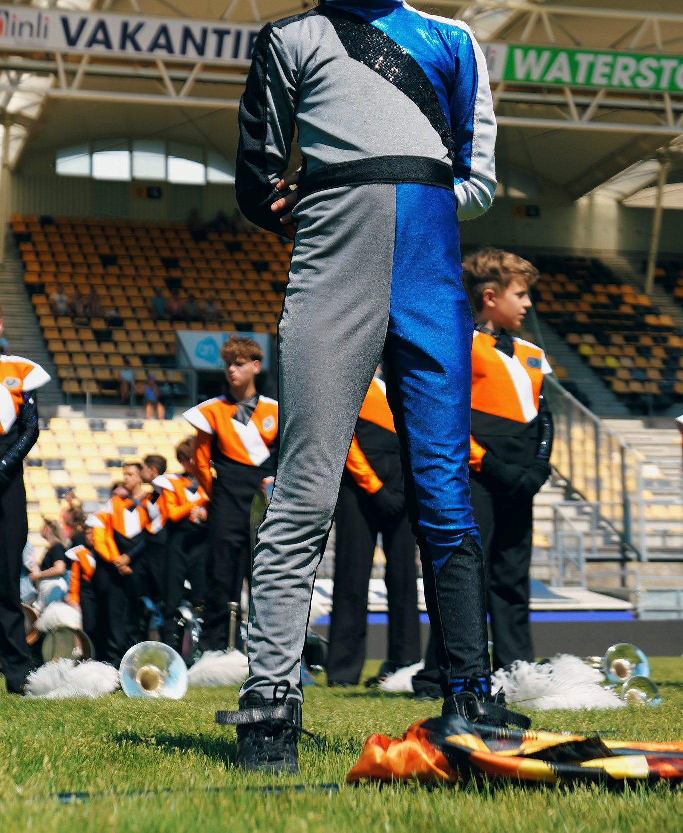 Een jong color guard lid van Jong Jubal op het veld tijdens de retreat